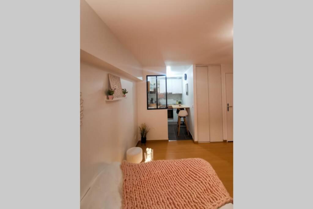 Le Confortable-Cosy Studio A 3 Minutes Du Metro ป็องแต็ง ภายนอก รูปภาพ